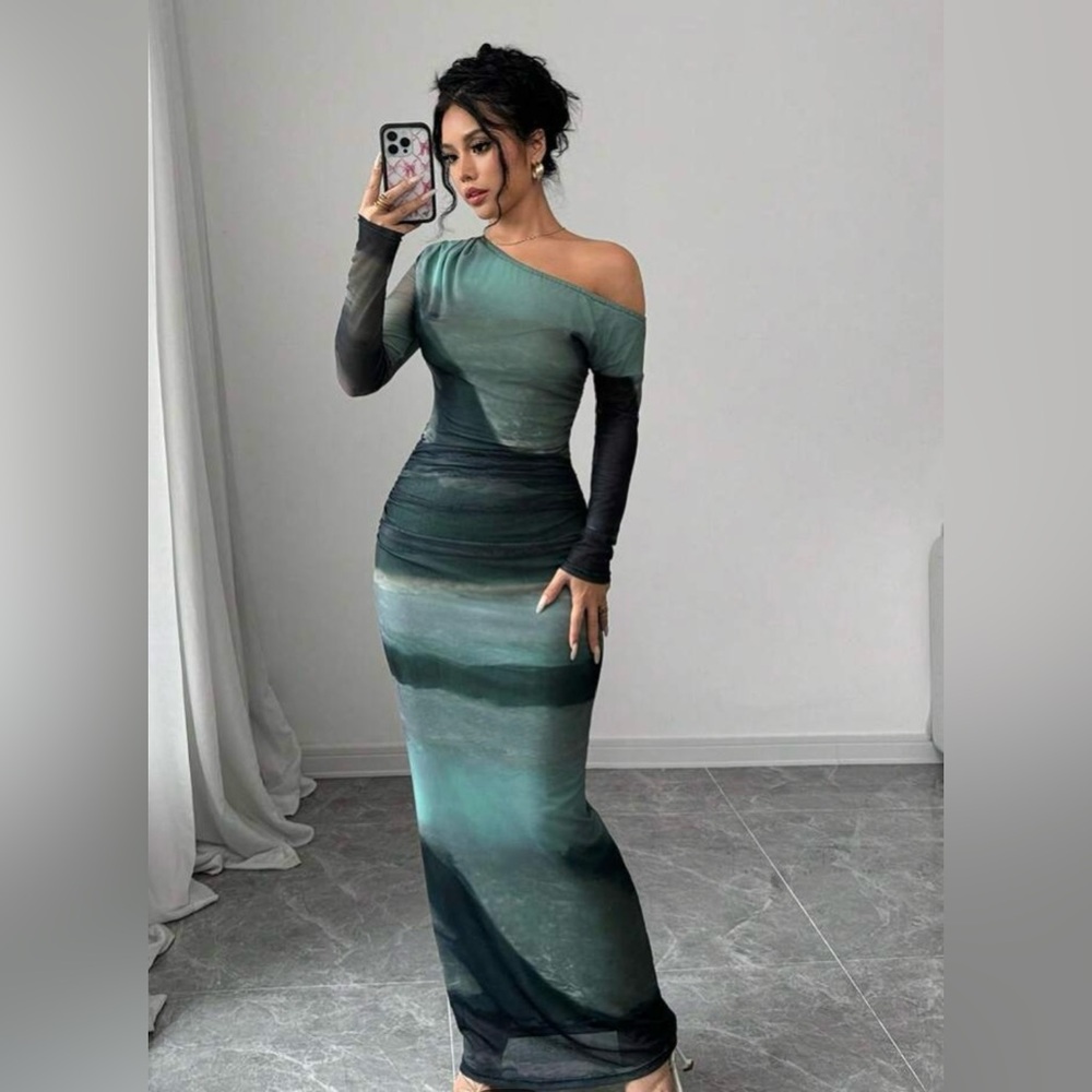 Green Tie-Dye Wide Shoulder Ruched
Side Bodycon Dress Maxi
Women Outfit